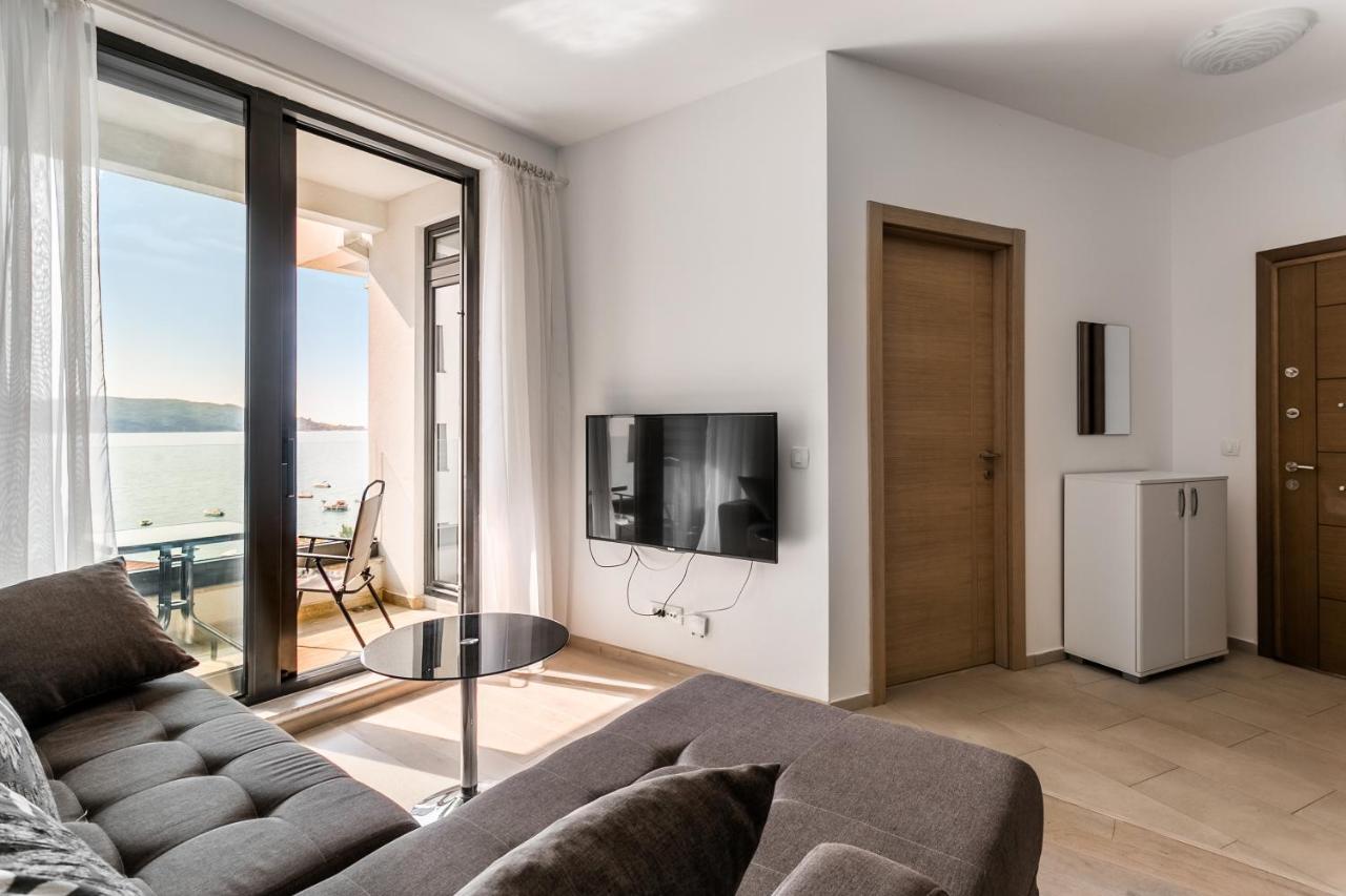 Apartments Beatrice Rafailovići Eksteriør billede