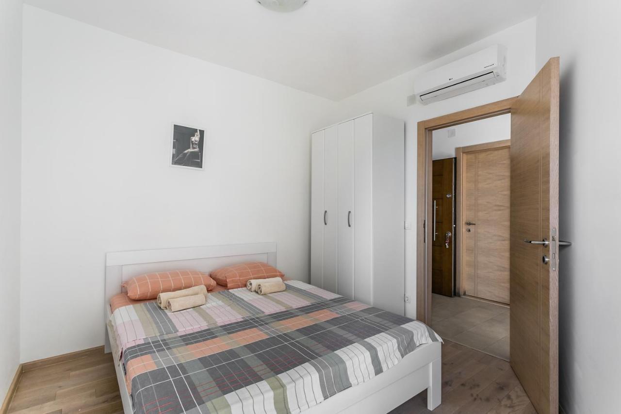 Apartments Beatrice Rafailovići Eksteriør billede